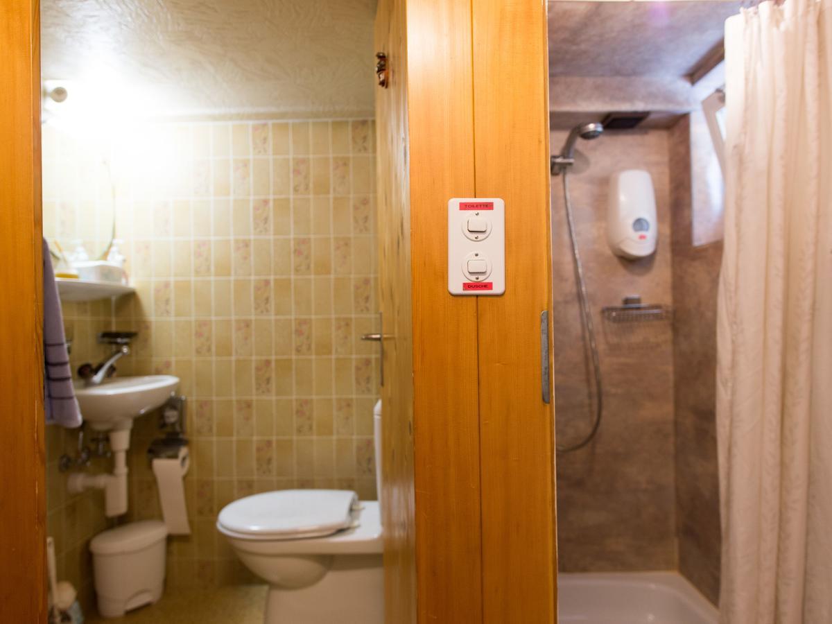 Gasthaus Pension Zum Turm Hospental Luaran gambar